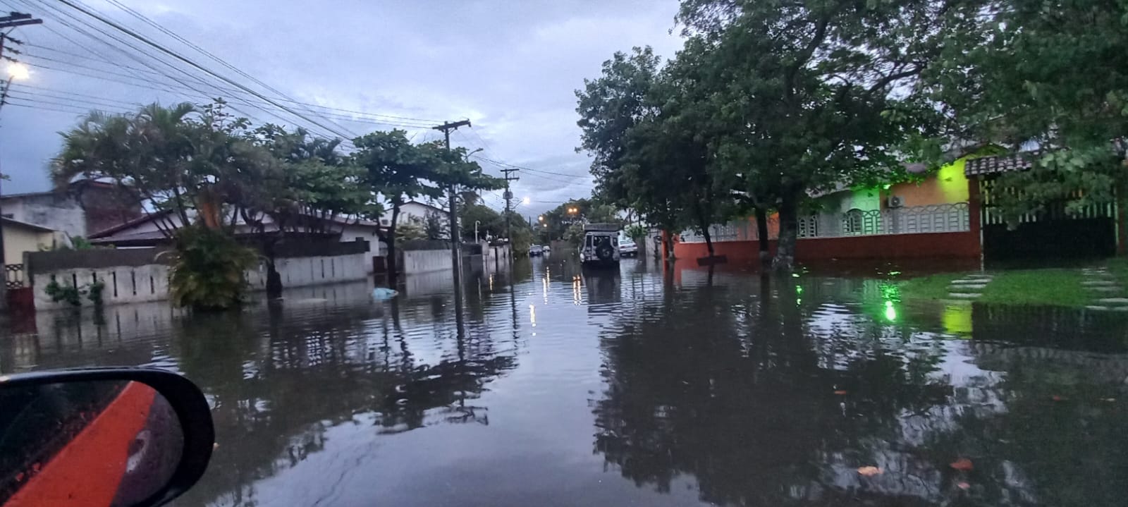 Pior alagamento ocorreu no Aruan, onde vias ficaram parcialmente intrafegáveis - Divulgação/Prefeitura  de Caraguatatuba