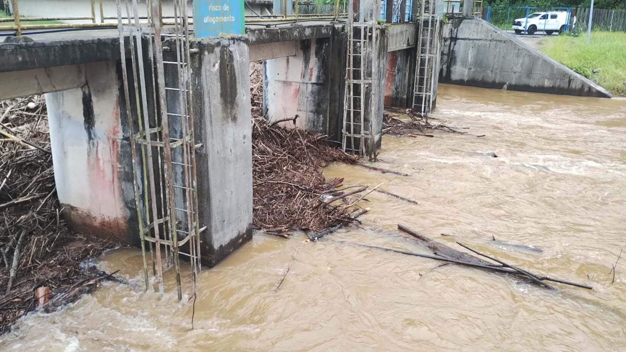 Temporal danificou captação de água e atingiu ETAs de seis cidades - Divulgação / Sabesp