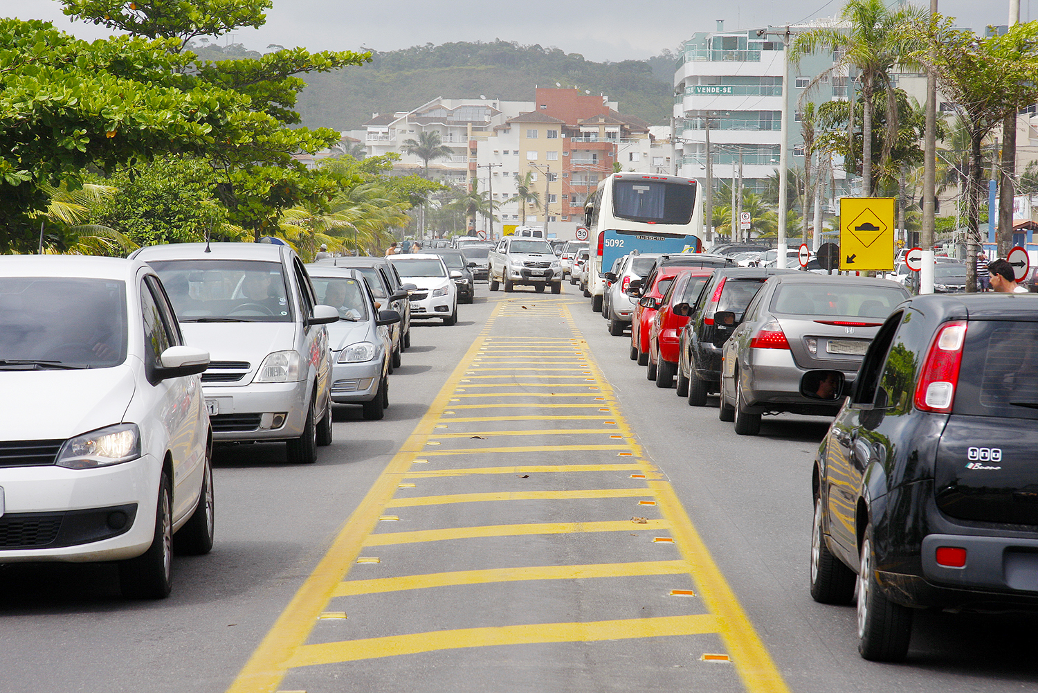 Congestionamento na rodovia Rio-Santos, na altura de Praia Grande, em Ubatuba