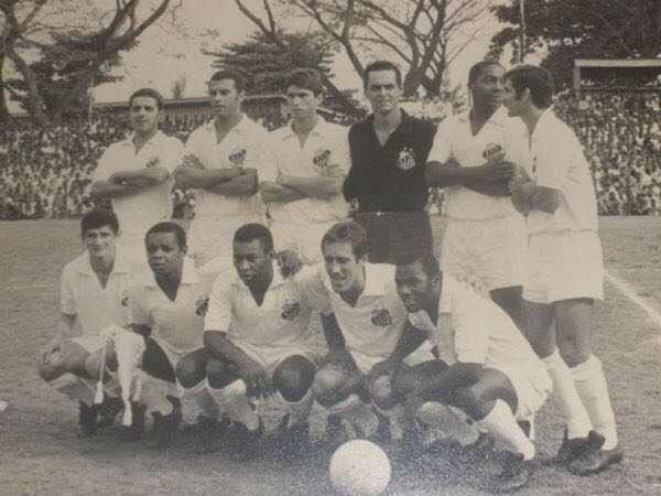 Histórico: há 57 anos, o Santos de Pelé parava uma guerra na Nigéria