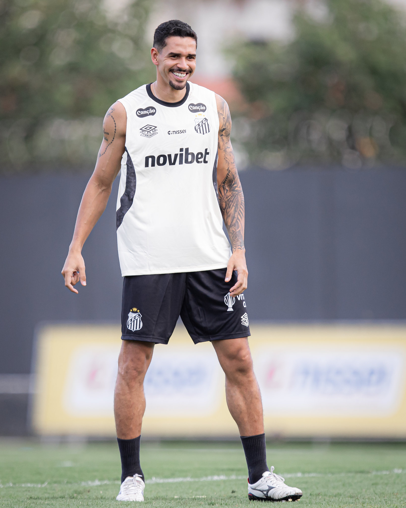 Robinho Jr. volta a ser relacionado pelo Santos e fica à disposição contra o Internacional