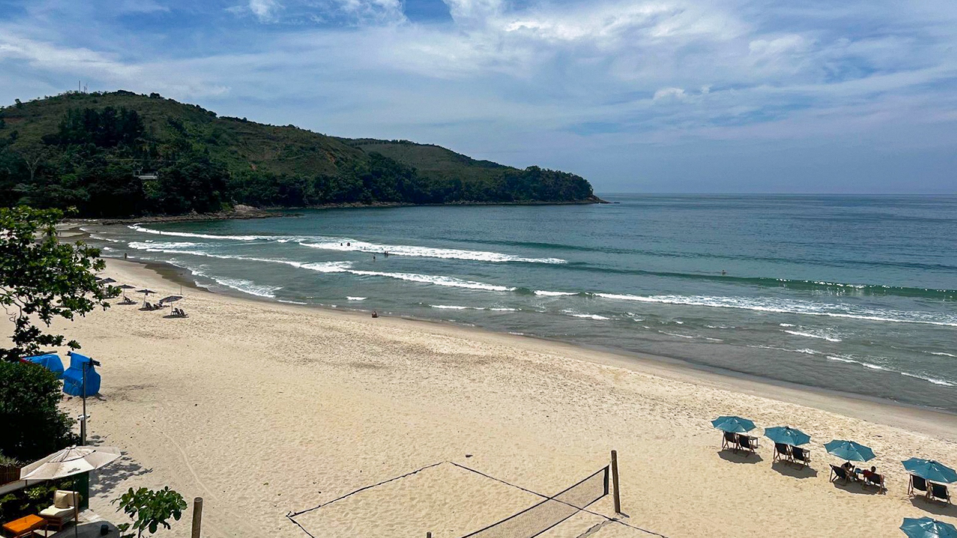 Faixa de areia da praia de Maresias, em São Sebastião