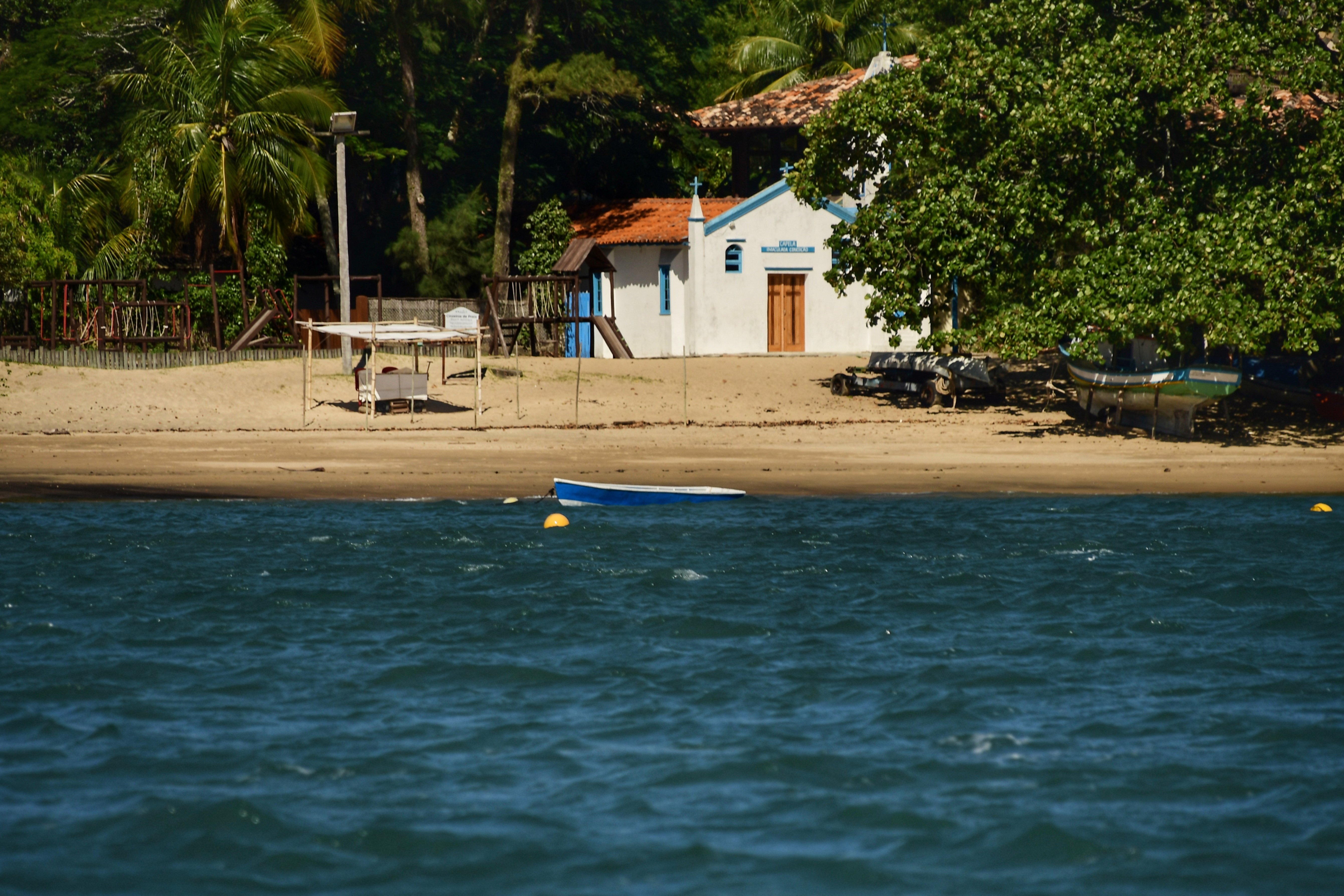 Praia da Armação: o refúgio dos velejadores e da história em Ilhabela