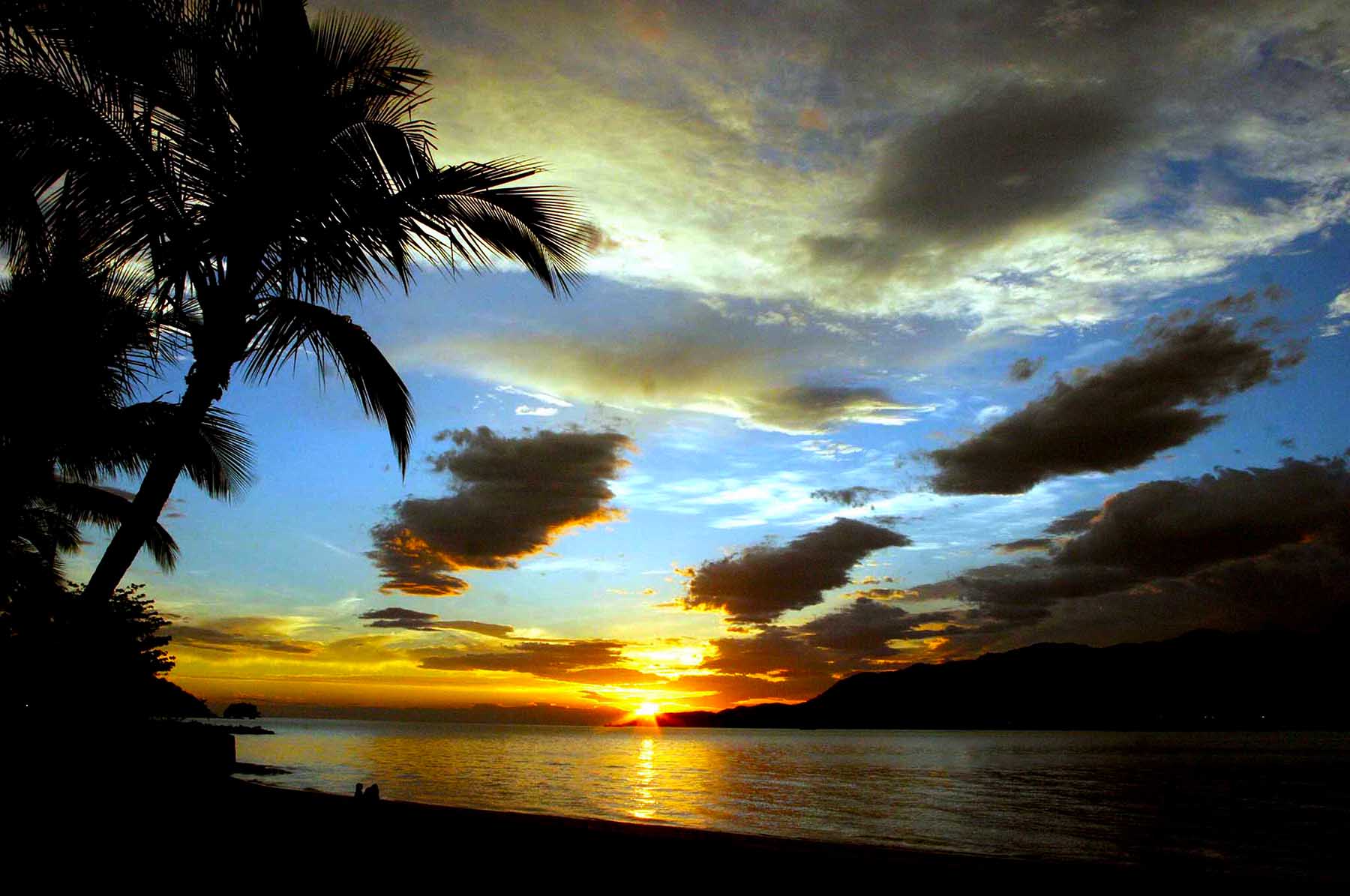 Charmosa e bucólica, praia do Perequê, em Ilhabela, convive com vida vibrante e cenário deslumbrante