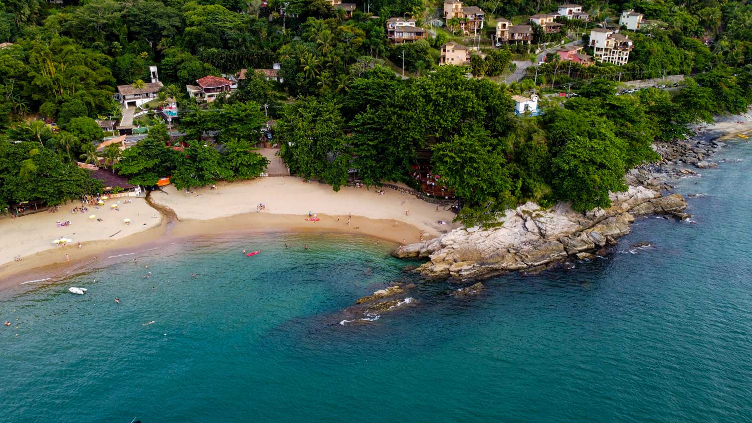 Praia do Curral: o destino mais badalado e procurado por jovens em Ilhabela