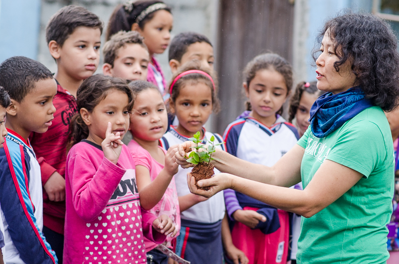 Semana da Compostagem mobiliza escolas em Bertioga com atividades práticas