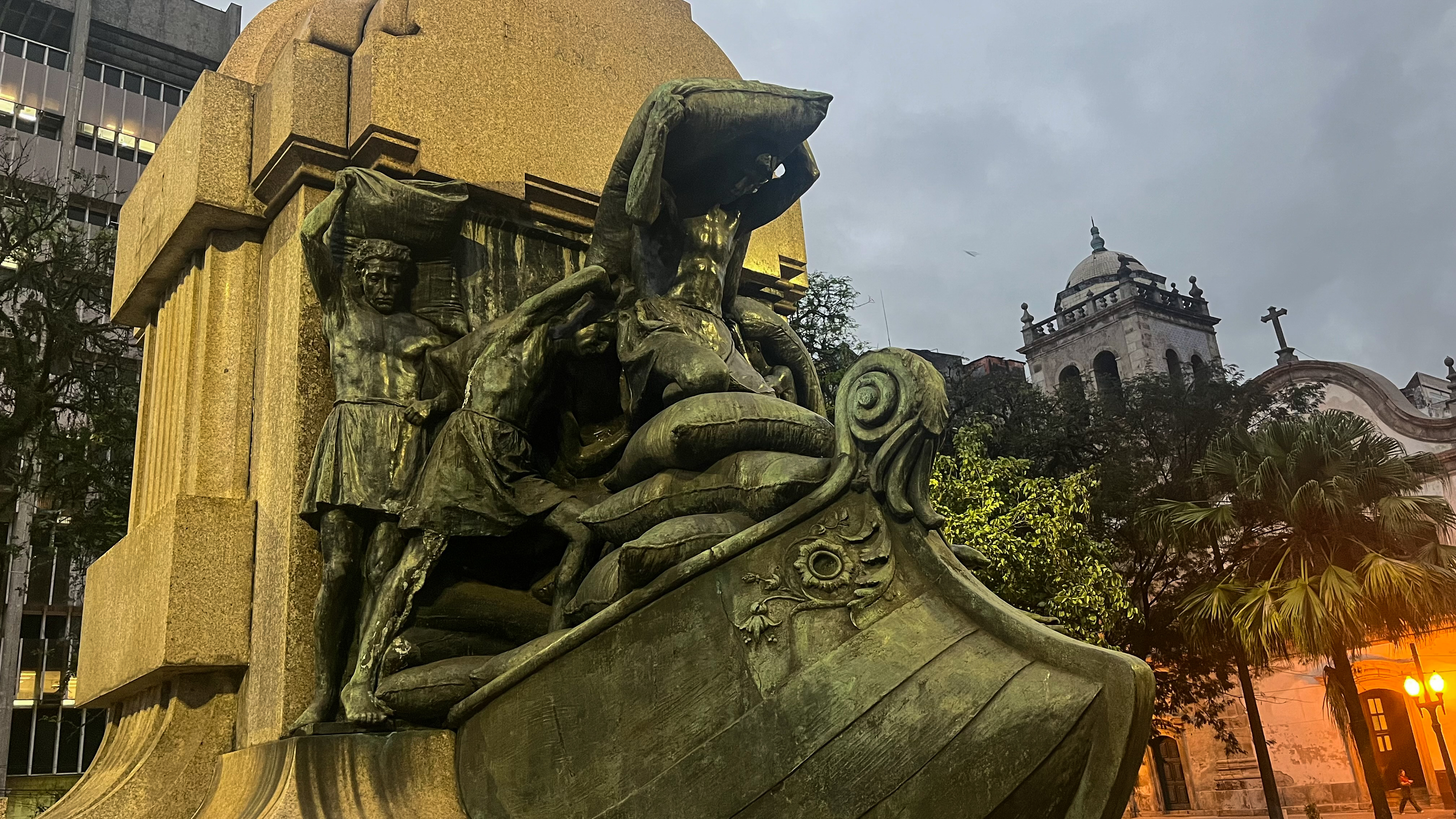 Monumento Gaffrée e Guinle