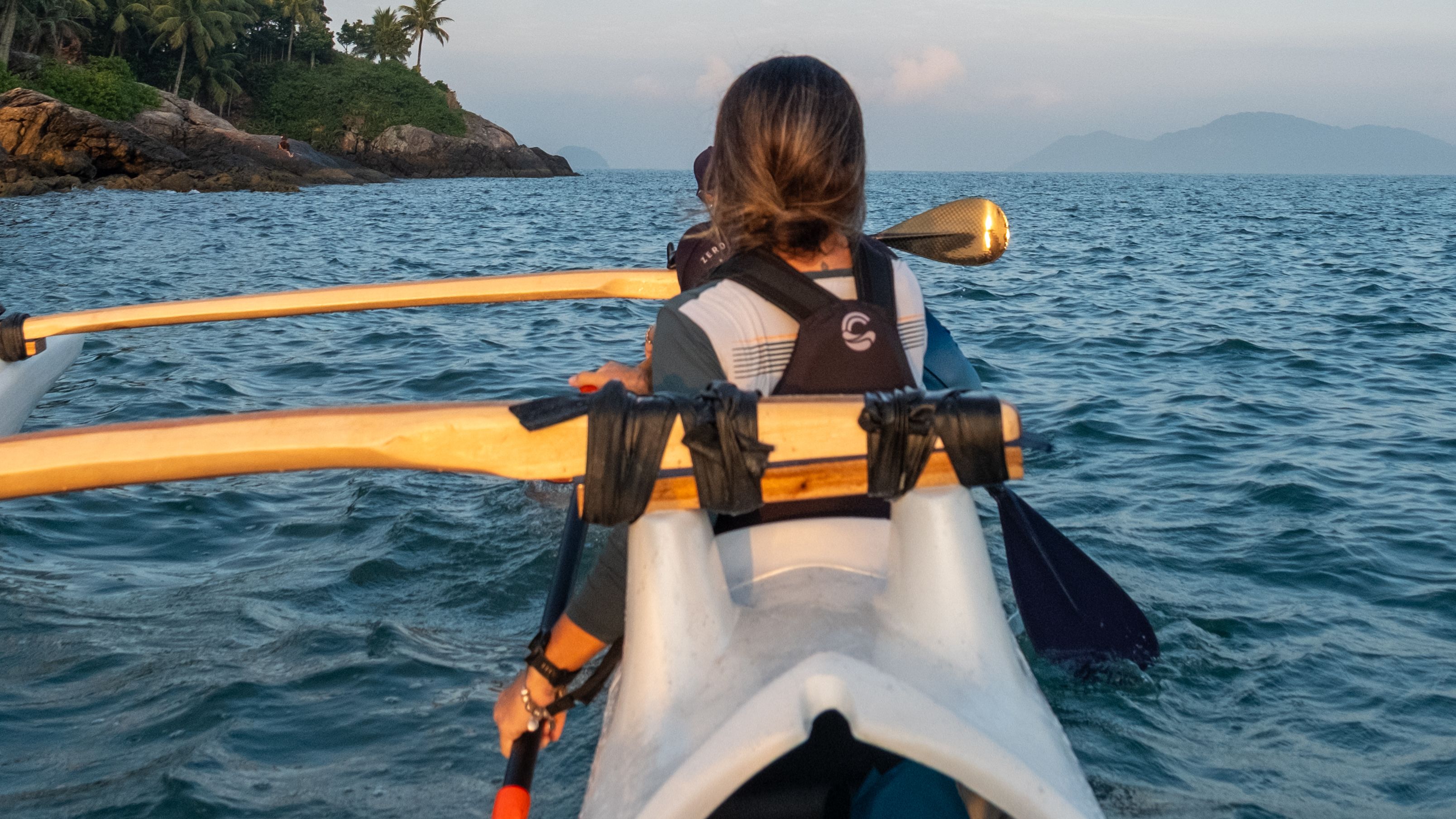 Canoagem no mar da praia do Moisés, em Guarujá
