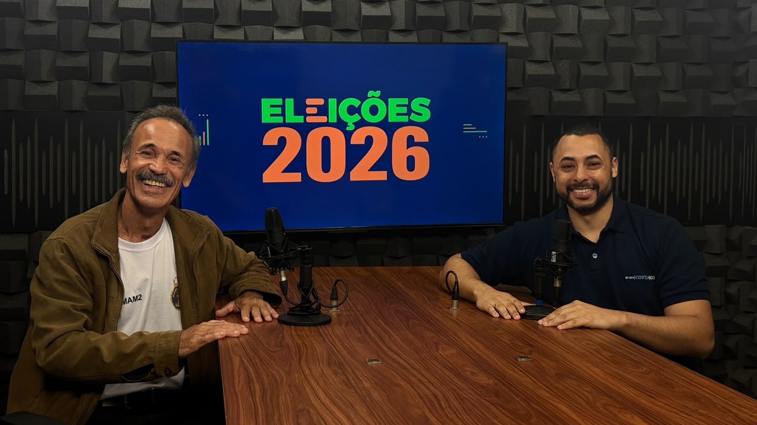 Foto do candidato em entrevista ao podcast Eleições 2026, do Grupo Costa Norte