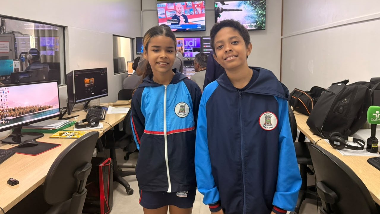 Foto de Ana Sofia e Enzo Assunção nas dependências do Grupo Costa Norte