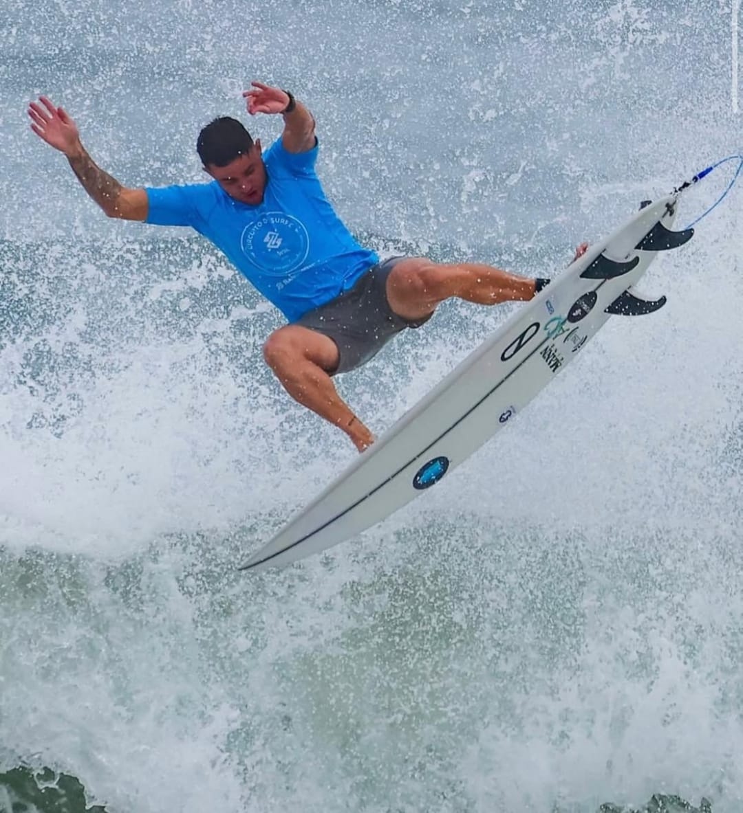 Imagem do surfista Deivid Silva