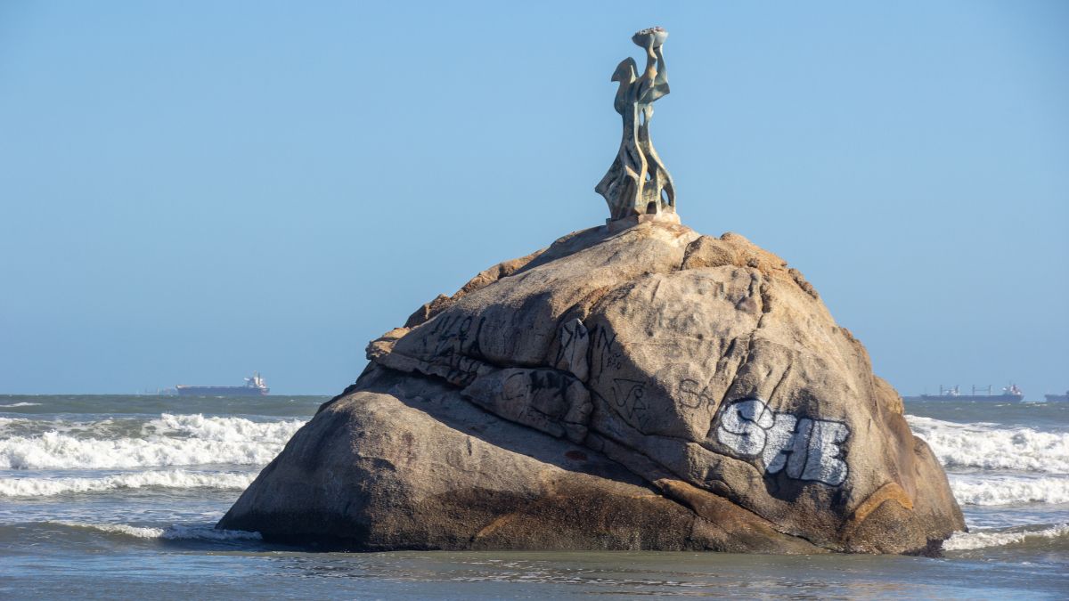 Estátua da Feiticeira em São Vicente