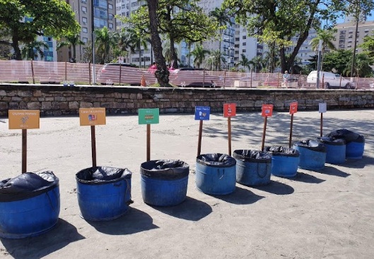 imagem de ação com coleta de lixo