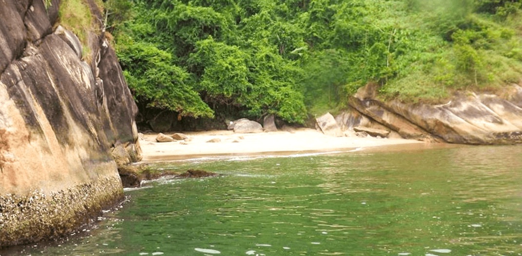imagem da praia do cheira limão